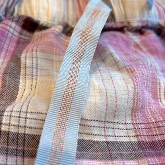 Cute Ruffle Trim Booty Sleep Shorts with Pockets in Size XS - Picture 3 of 6